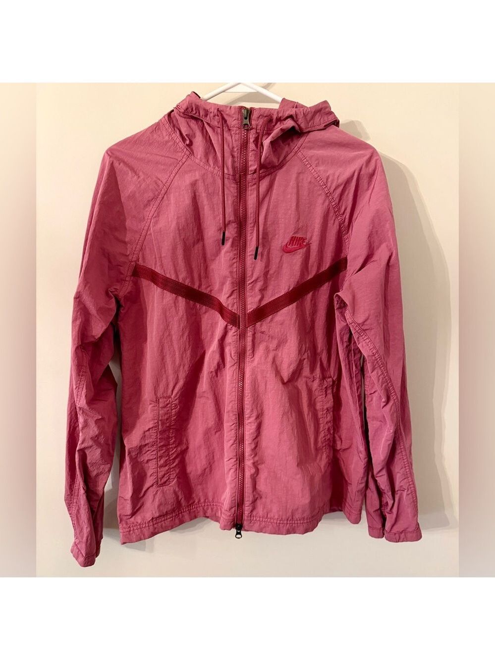 Nike Sports Tech Windrunner jacket in mauve- size medium /rare in nice condition